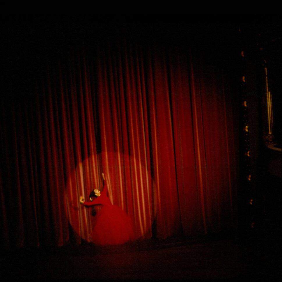 Мария Каллас, в 1986 году великолепная Александра исполнила роль Примадонны Абсолюта в La Voce, la Diva, la Donna для журнала Авеню. Фотограф Барт ван Леувен