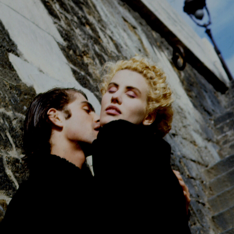 Поцелуй, Сюр-ле-Ке-де-Сен, для журнала Avenue, 1988 год. Фотограф Барт ван Леувен