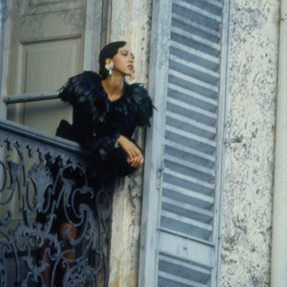 Миландес, Пэт Кливленд отдает дань уважения танцовщице, певице и актрисе Жозефине Бейкер для журнала Avenue, Италия, 1987 год. Фотограф Барт ван Леувен