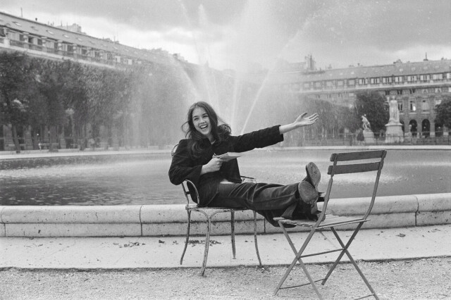 Изабель Аджани, Париж, Пале-Рояль, 1973 год. Фотограф Жан Клод Дойч