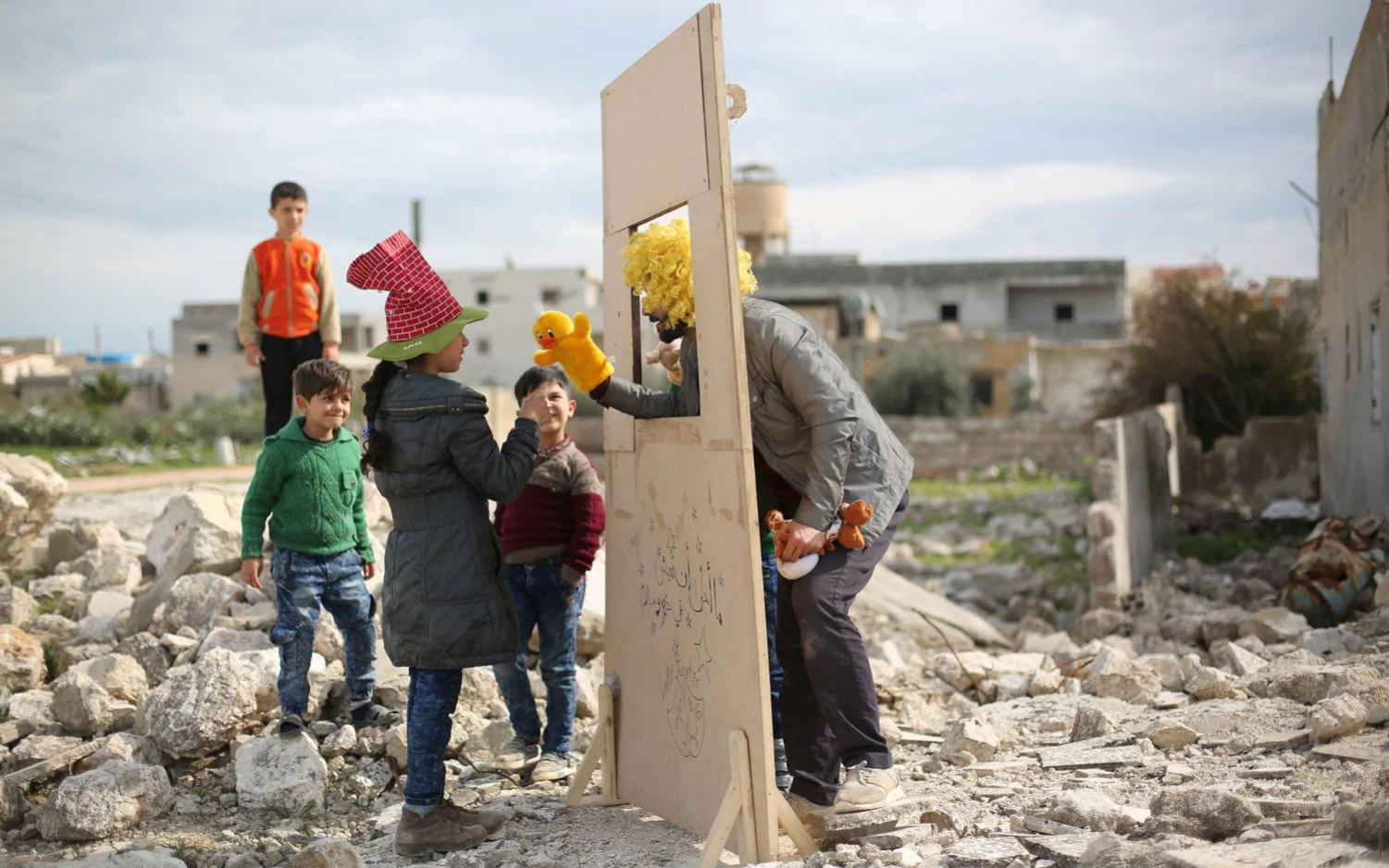 Особое упоминание в категории Люди мира, 2020. Кукольный театр для сирийских детей. Фотограф Моунеб Таим