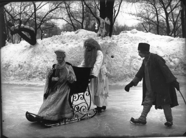 По льду на санях, 1900-е годы. Фотограф неизвестен