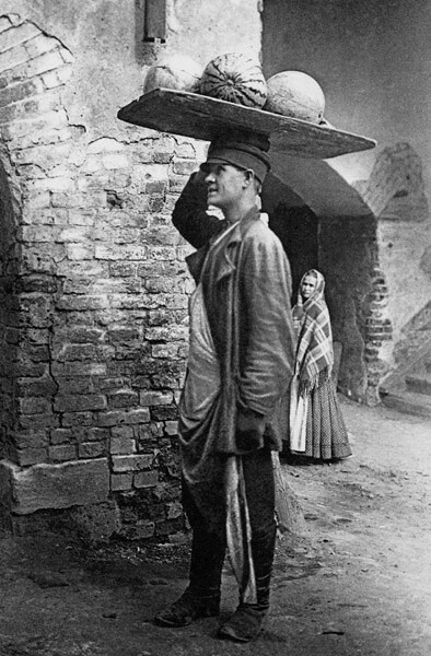 Сухаревский рынок. Продавец арбузов, 1900-1909 год. Фотограф неизвестен