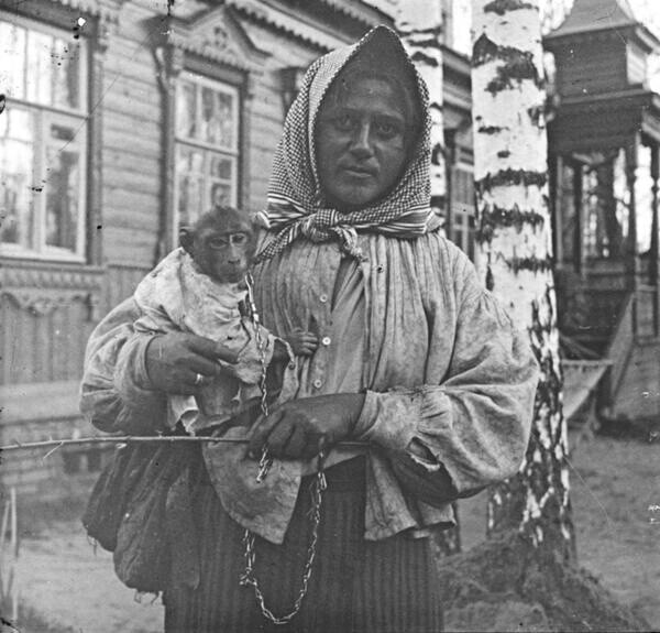 Цыганка, 1910-е годы. Фотограф Иван Авдонин