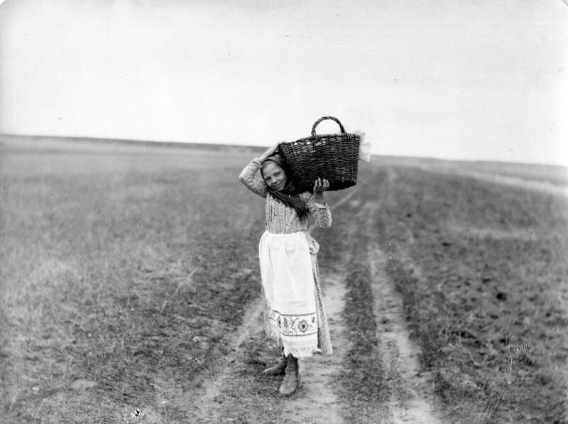Крестьянская девочка, 1900-е годы. Фотограф Алексей Мазурин