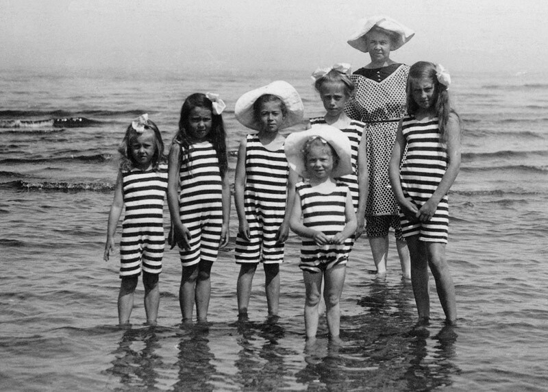 На пляже, 1910 год. Фотограф неизвестен