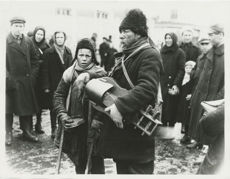 Нищие, 1930-е годы. Фотограф неизвестен