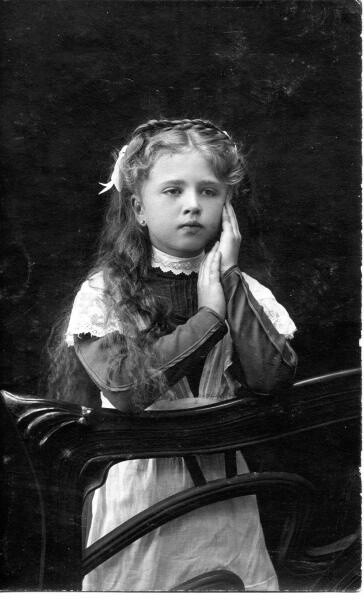 Портрет девочки, 1900-е годы. Фотограф неизвестен
