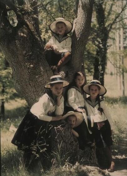 Коля, Вера, Таня, Лиза и Наташа Козаковы, 1910 год. Фотограф Петр Веденисов