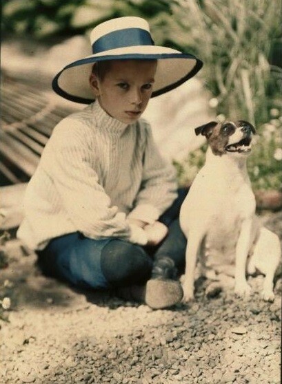 Коля Козаков и собака Джипси, 1910 год. Фотограф Петр Веденисов