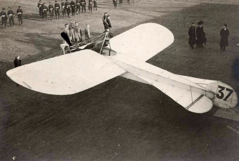 Аэроплан типа Блерио на аэродроме, 1910-е годы. Фотограф неизвестен