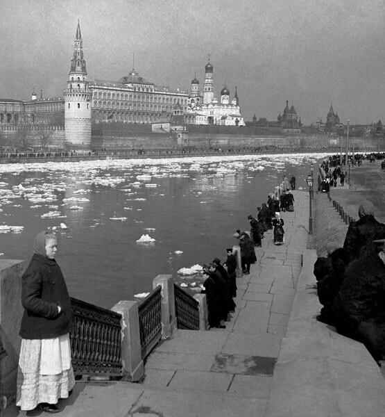 Ледоход на Москве-реке возле Кремля, 1900-1903 год. Фотограф неизвестен