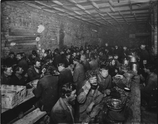 Столовая для бедных, 1910-е годы. Фотограф Карл Булла