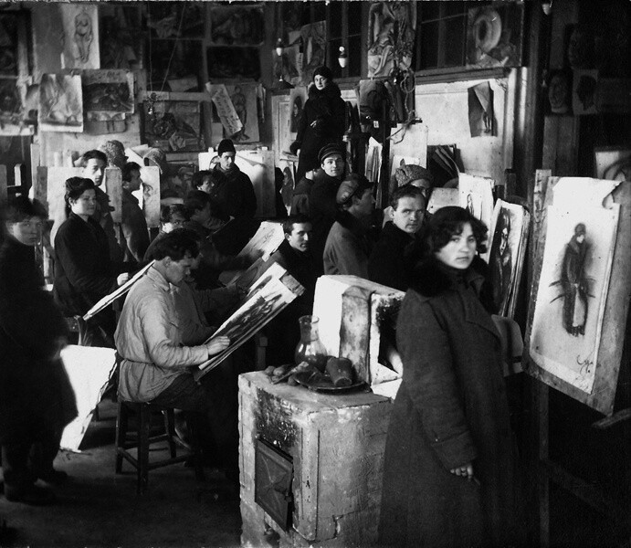 В мастерской живописного факультета ВХУТЕМАСа, 1920-е годы. Фотограф неизвестен