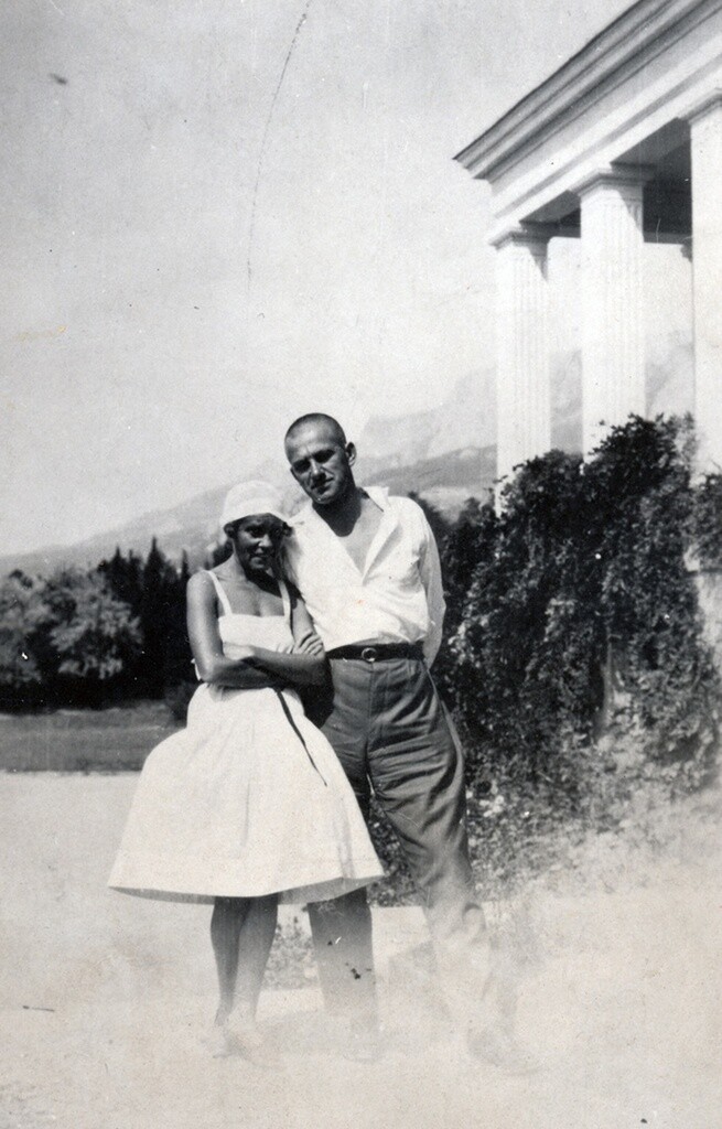 Лиля Брик и Владимир Маяковский, 1920-е годы. Фотограф неизвестен
