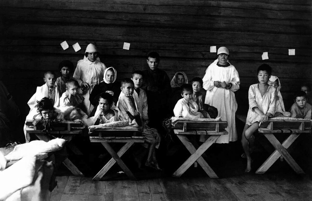 Подготовка детей к эвакуации из голодающей Челябинской губернии в Башкирию, 1922 год. Фотограф неизвестен