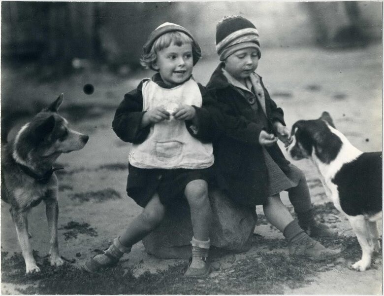 Друзья, 1927 год. Фотограф Георгий Сошальский