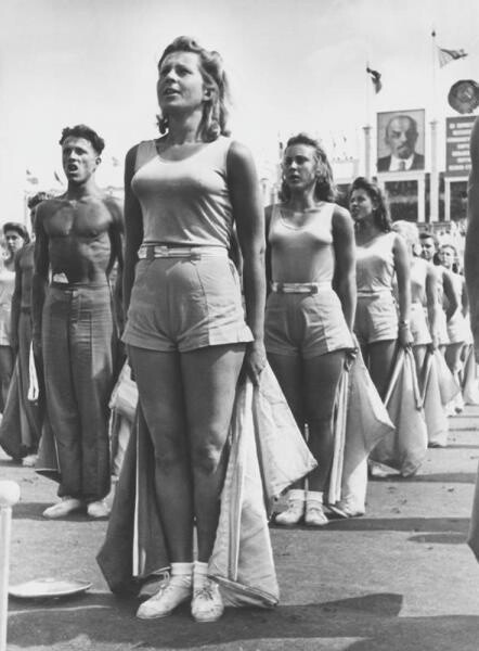 Физкультурный парад на стадионе Динамо, 1930-е годы. Фотограф Иван Шагин