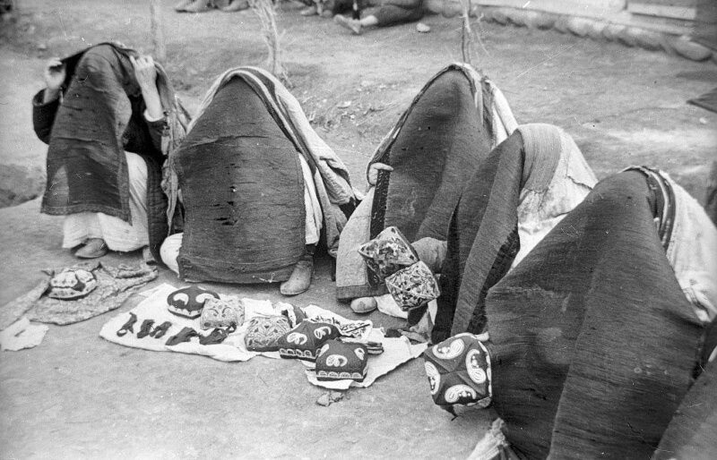 Женщины Востока, 1934 год. Фотограф Эммануил Евзерихин