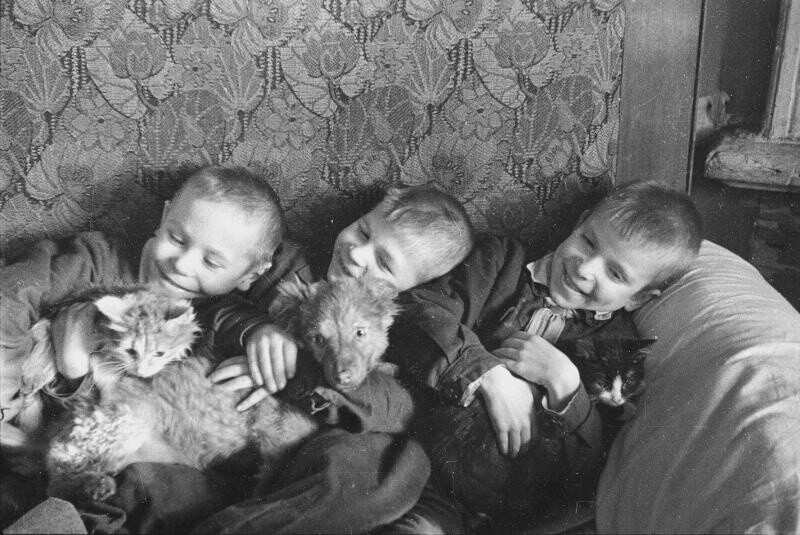 В детском доме Молодой рабочий, 1940-1942 год. Фотограф Сергей Васин