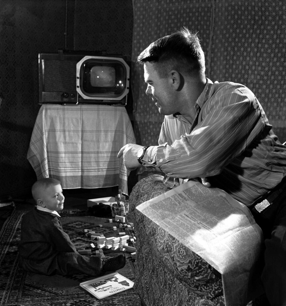 Павел Дуванов с сыном, 1950-е годы. Фотограф Всеволод Тарасевич
