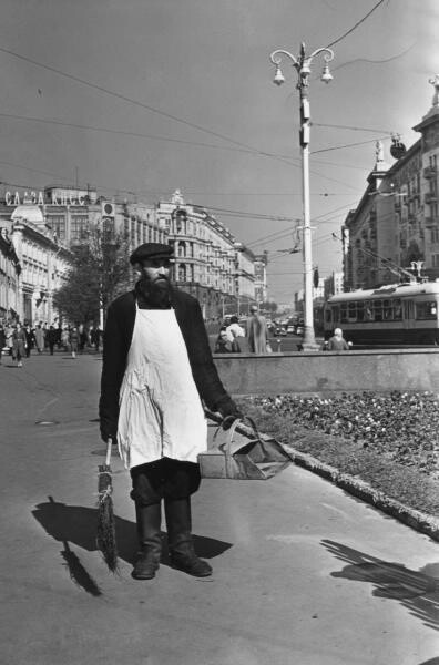 Дворники Москвы, 1950-е годы. Фотограф Семен Мишин-Моргенштерн