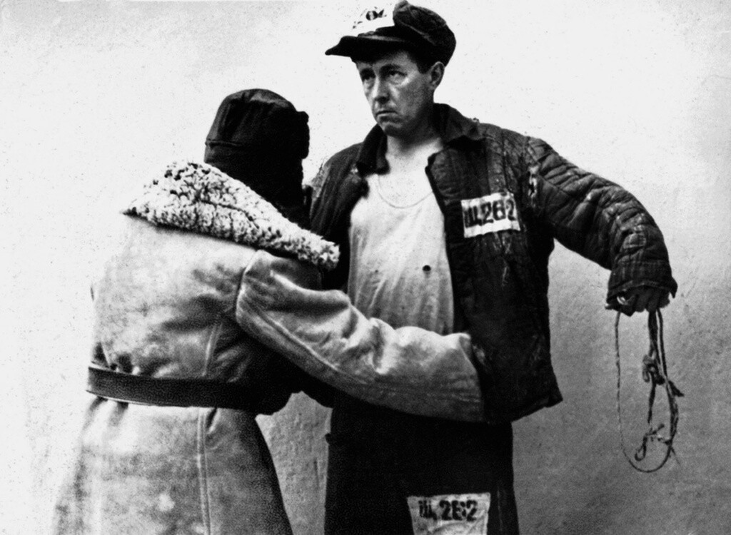 Ссыльный Александр Солженицын в лагерной телогрейке, март 1953 год. Фотограф неизвестен