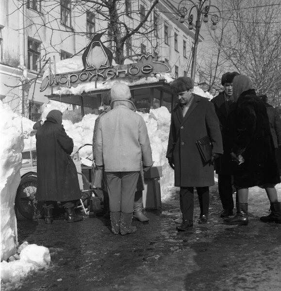 Сахалин, снежные заносы в городе, 1960-1970-е годы. Фотограф Юрий Садовников