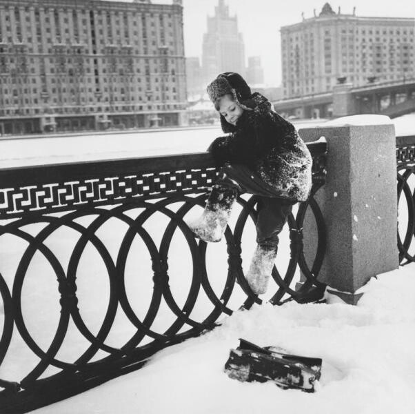 Из серии Коля живет в Москве, 1960-е годы. Фотограф Дмитрий Бальтерманц