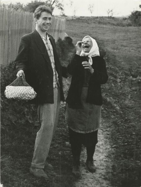 Бабушка и внучек, 1960-е годы. Фотограф Анатолий Болдин