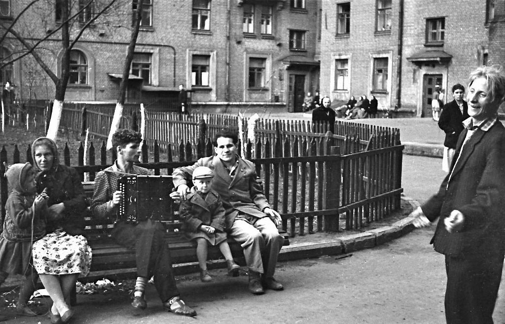 У нас во дворе, 1962 год. Фотограф Валентин Четвериков