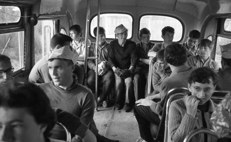 В автобусе, 1967 год. Фотограф Всеволод Тарасевич