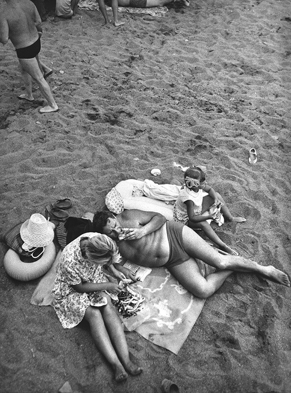 Пляж, 1969 год. Фотограф Михаил Дашевский