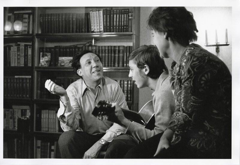 Юрий Никулин дома с женой и сыном, 1970-е годы. Фотограф Евгений Умнов
