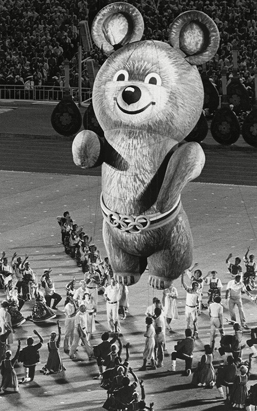 Церемония закрытия Олимпиады в Москве, 3 августа 1980 года. Фотограф Александр Стешанов