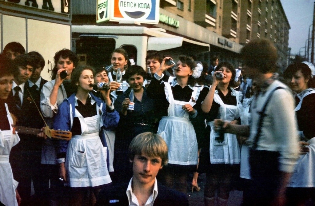 Празднование последнего звонка в Москве, 1981 год. Фотограф Иван Второв