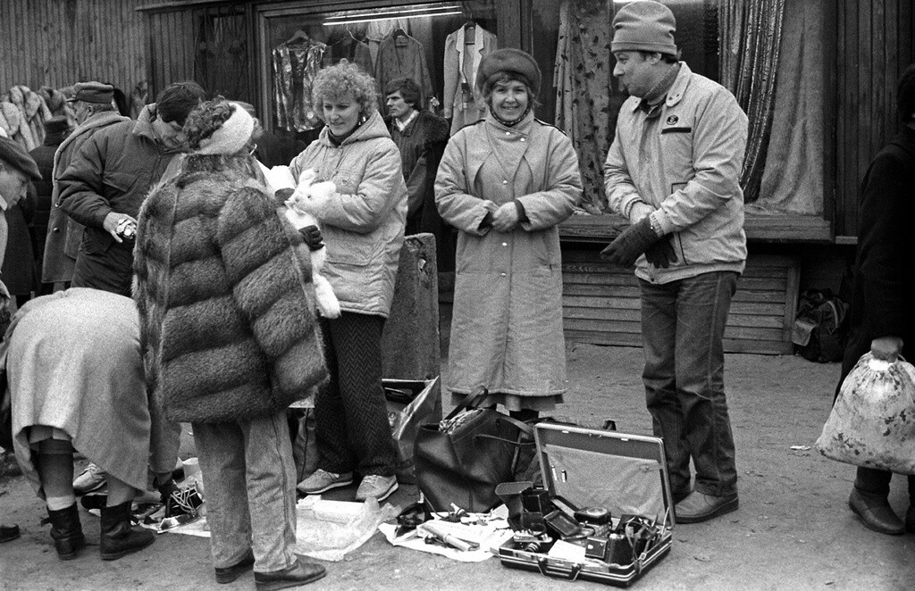 Челноки из Еманжелинска, 1990 год. Фотограф А. Николаев