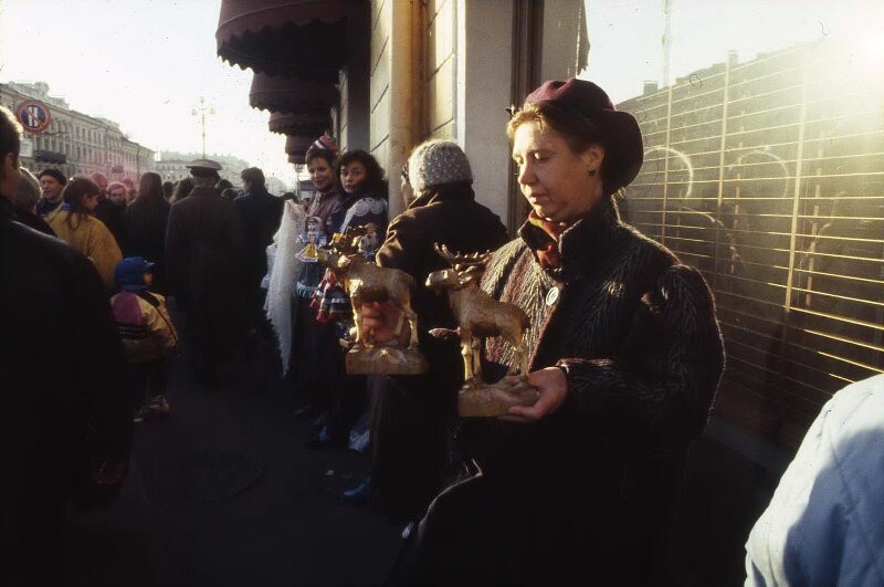 Торговля с рук, 1993 год. Фотограф Всеволод Тарасевич