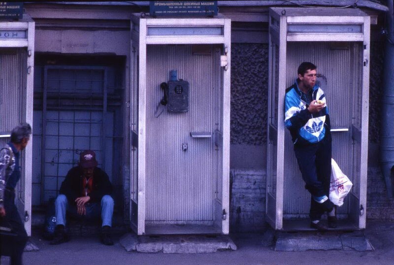 Уличная сценка, 1995 год. Фотограф Всеволод Тарасевич