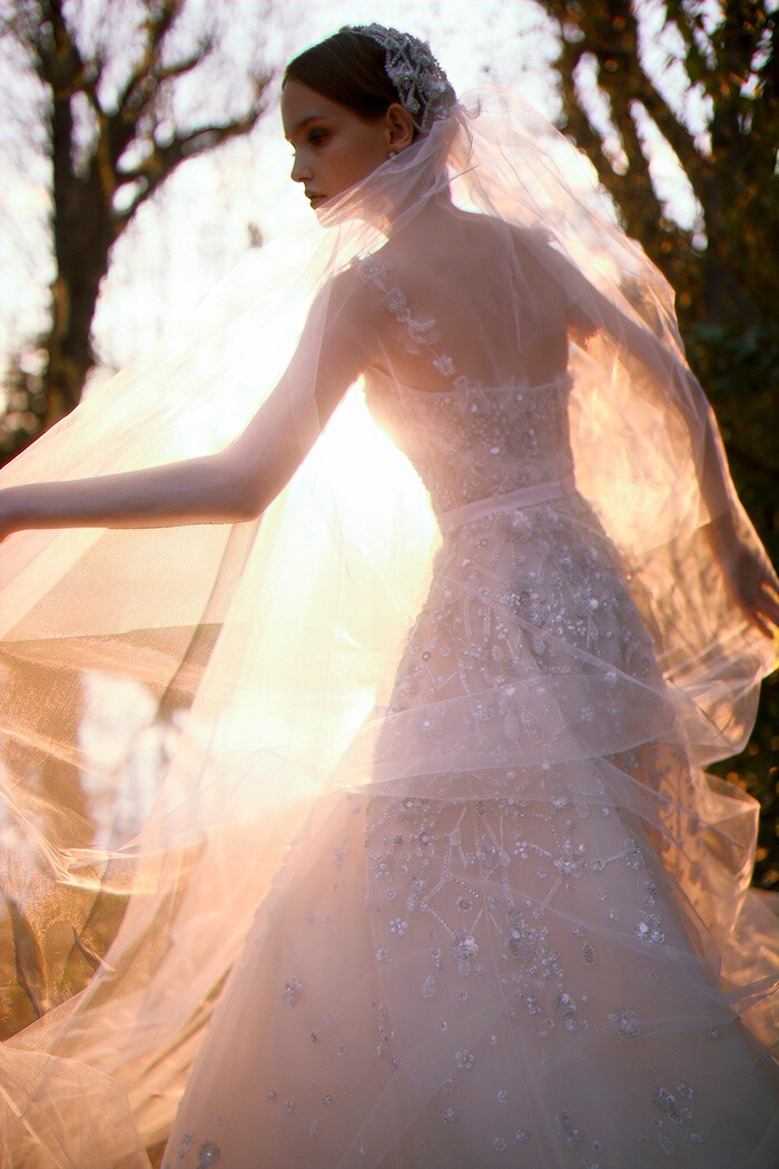 Elie Saab, свадебная весна, 2023 год. Фотограф Александра Софи