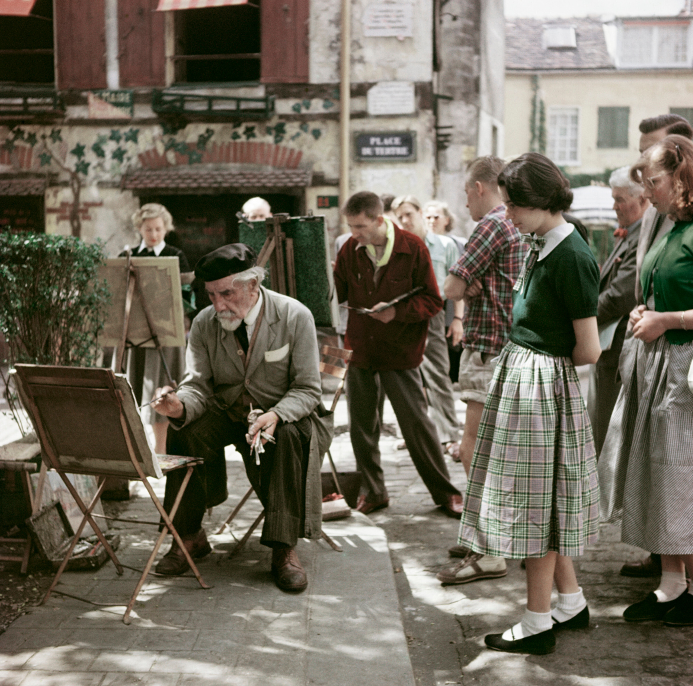 Монмартр, Париж, 1952 год.  Фотограф Роберт Капа