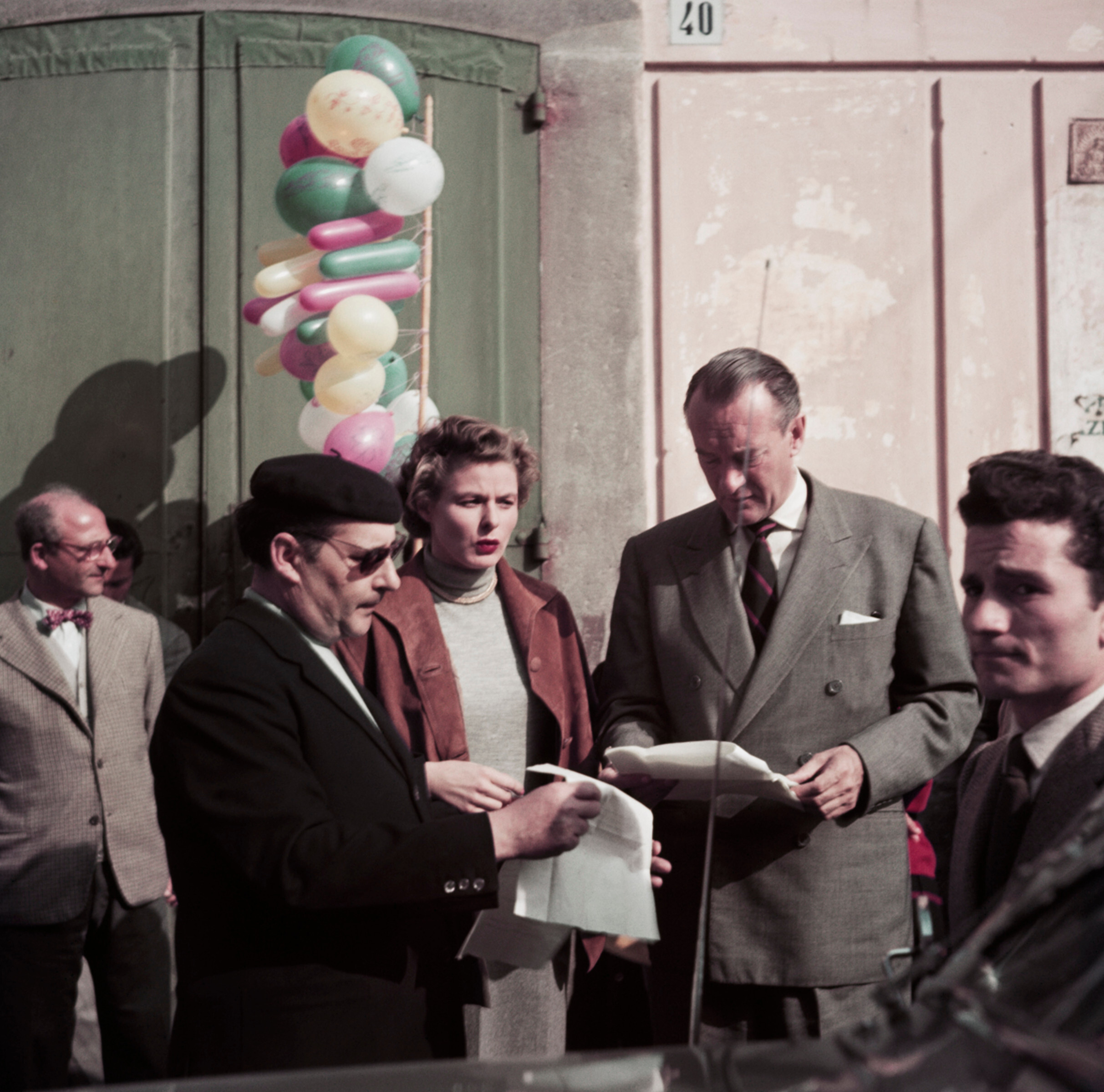 Роберто Росселлини, Ингрид Бергман и Джордж Сандерс на съемках Viaggio in Italia, Равелло, Италия, Апрель 1953 года.  Фотограф Роберт Капа