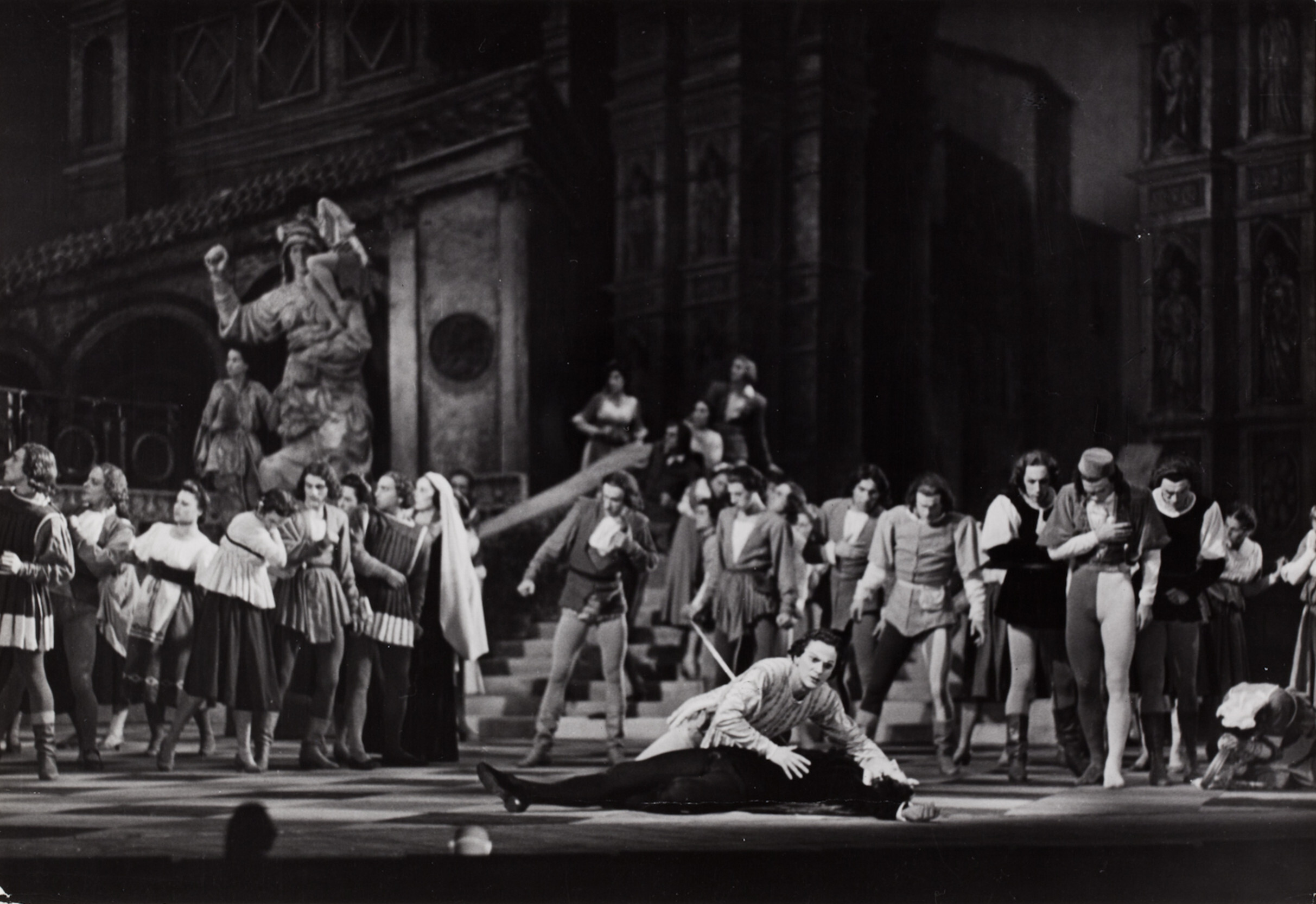 Балетный спектакль Ромео и Джульетта в Большом театре, Москва, 1947 год. Фотограф Роберт Капа