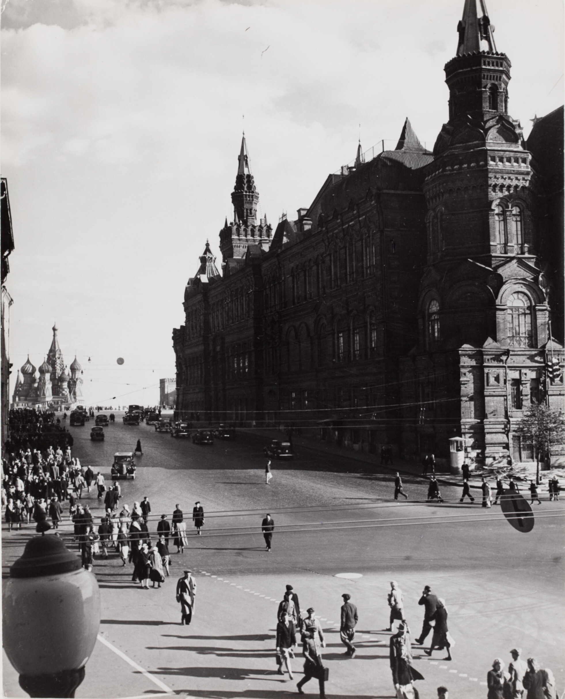 Вид на Красную площадь, Москва, 1947 год. Фотограф Роберт Капа