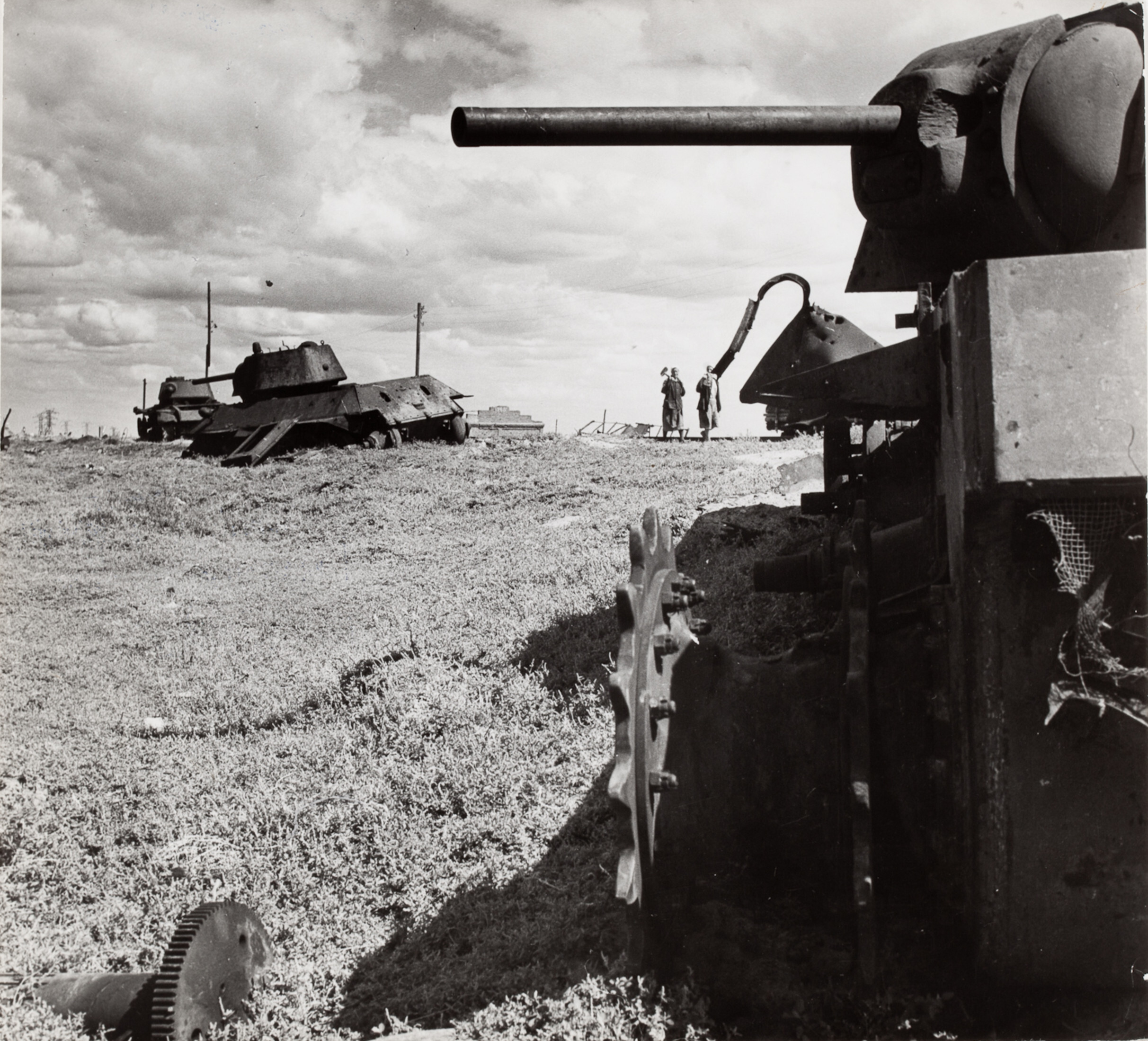 Обломки военной техники в окрестностях города, Сталинград, СССР, 1947 год. Фотограф Роберт Капа