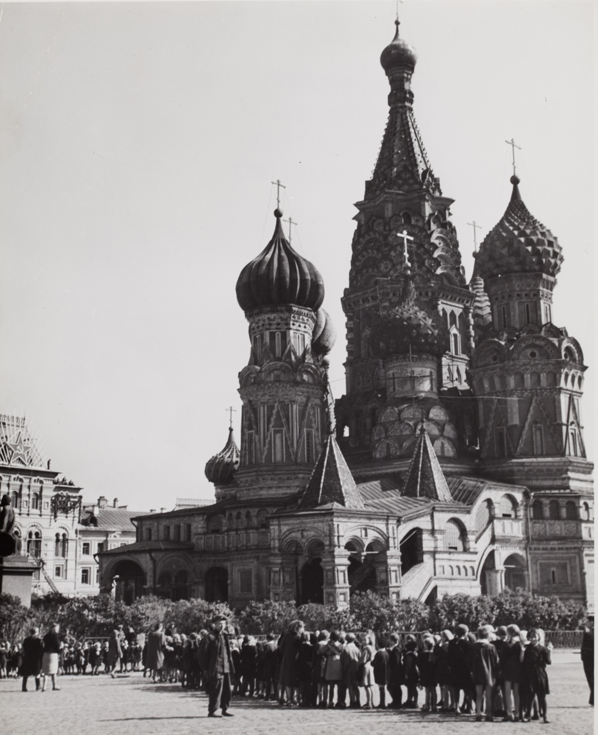 Храм Василия Блаженного на Красной площади в Москве, 1947 год. Фотограф Роберт Капа