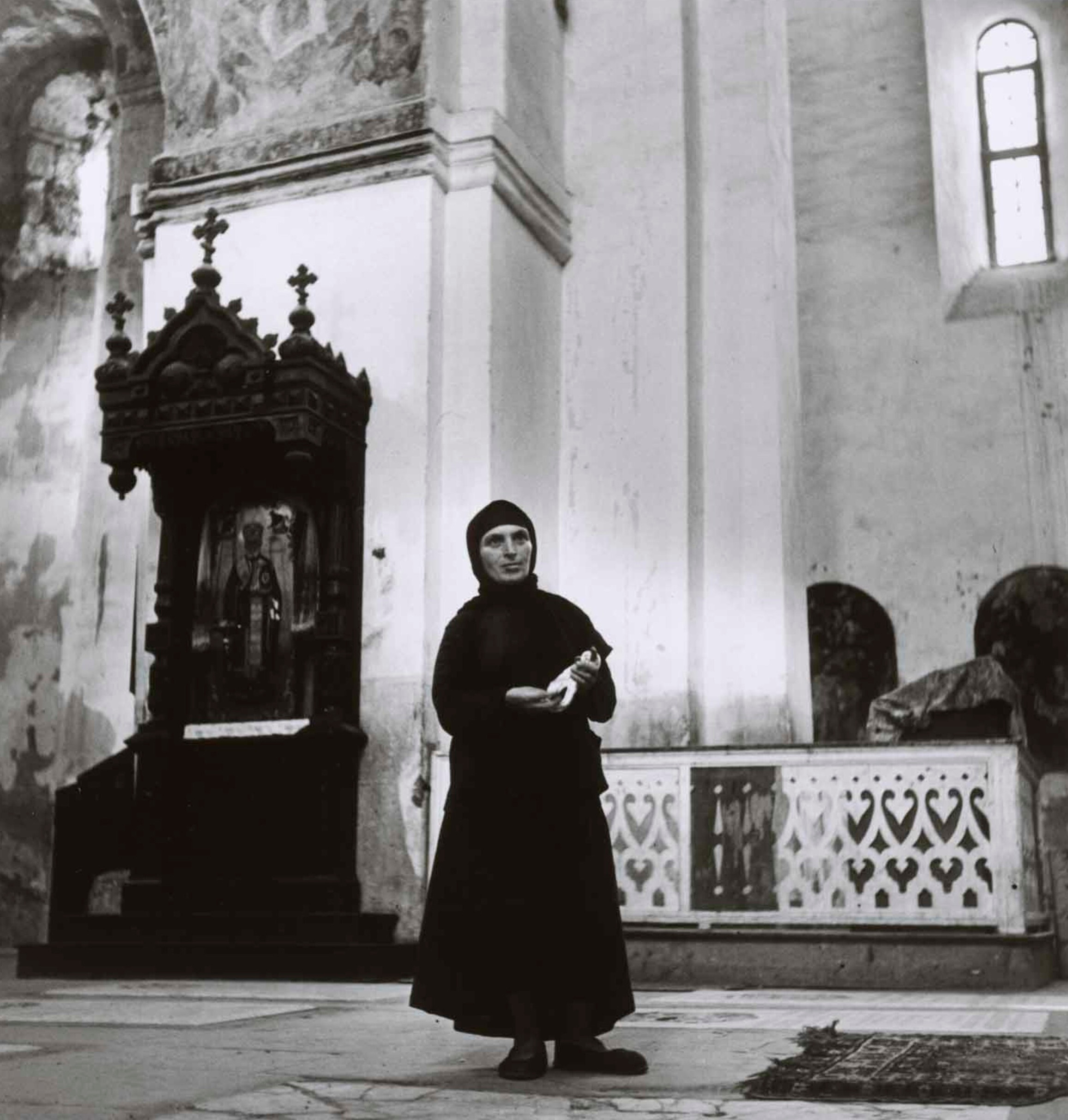 Смотритель старой церкви, Мцхета, Грузинская ССР, август 1947 год. Фотограф Роберт Капа