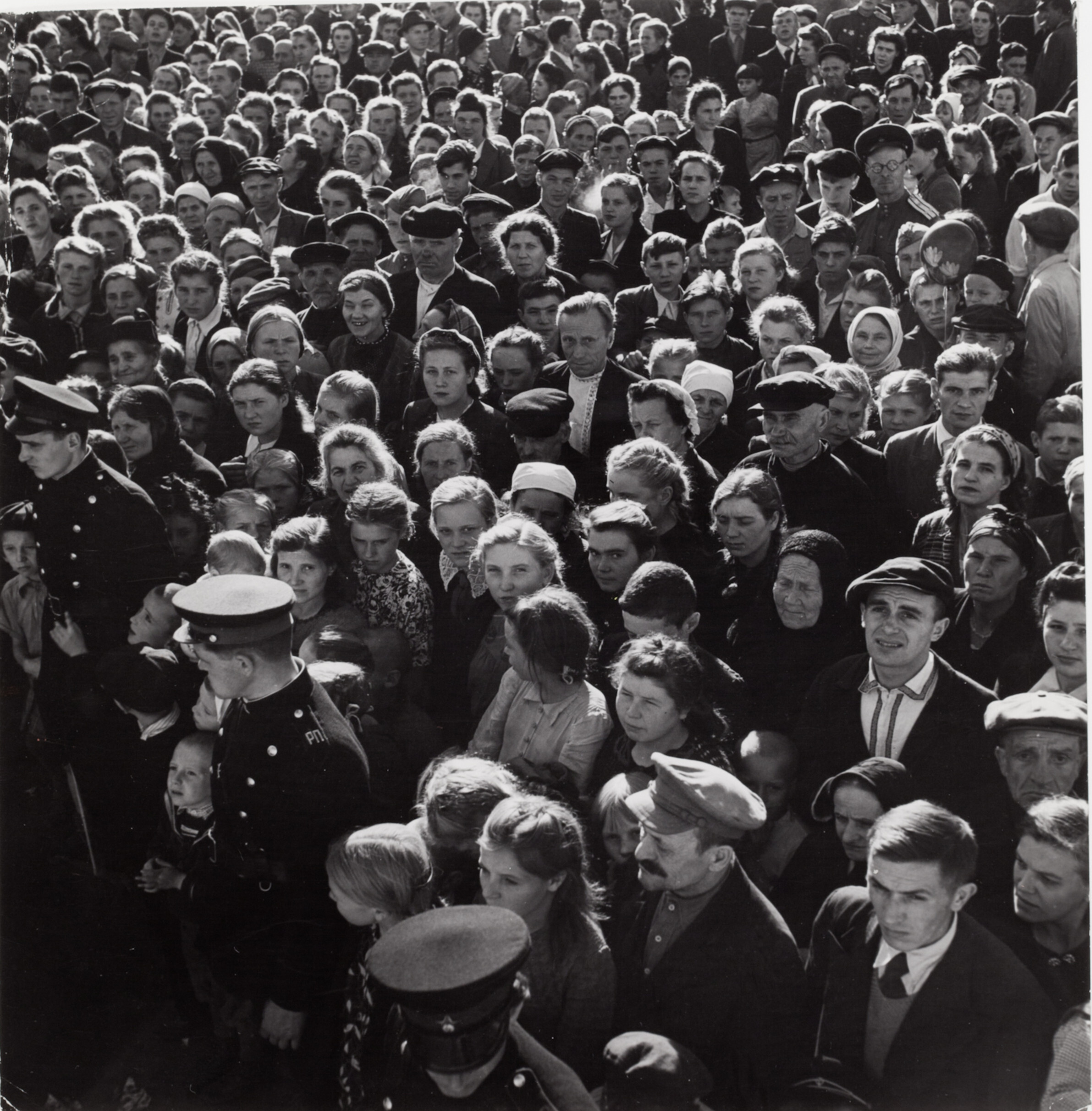 Зрители, Москва, 1947 год. Фотограф Роберт Капа