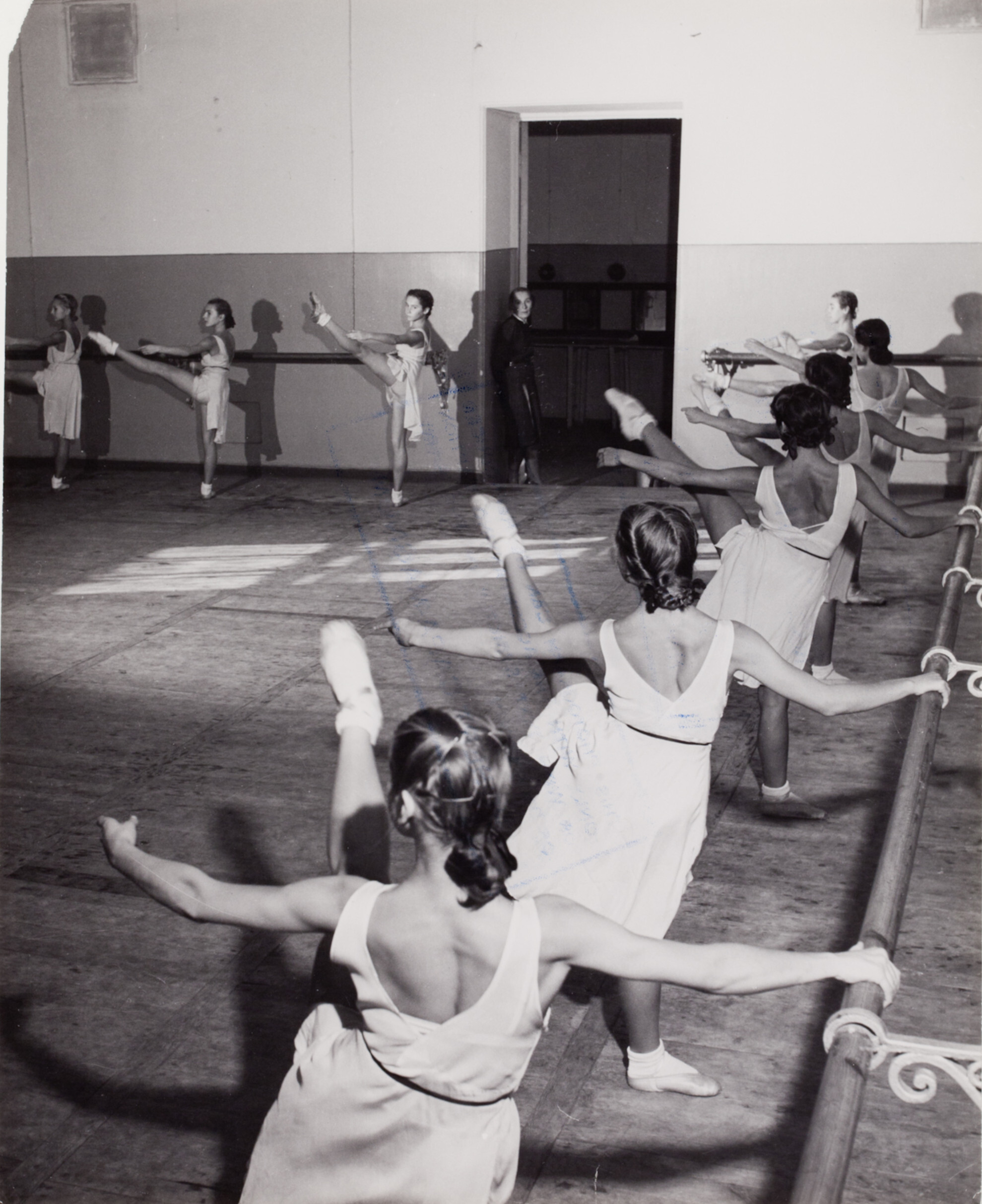 Урок балета у станка, Москва, 1947 год. Фотограф Роберт Капа
