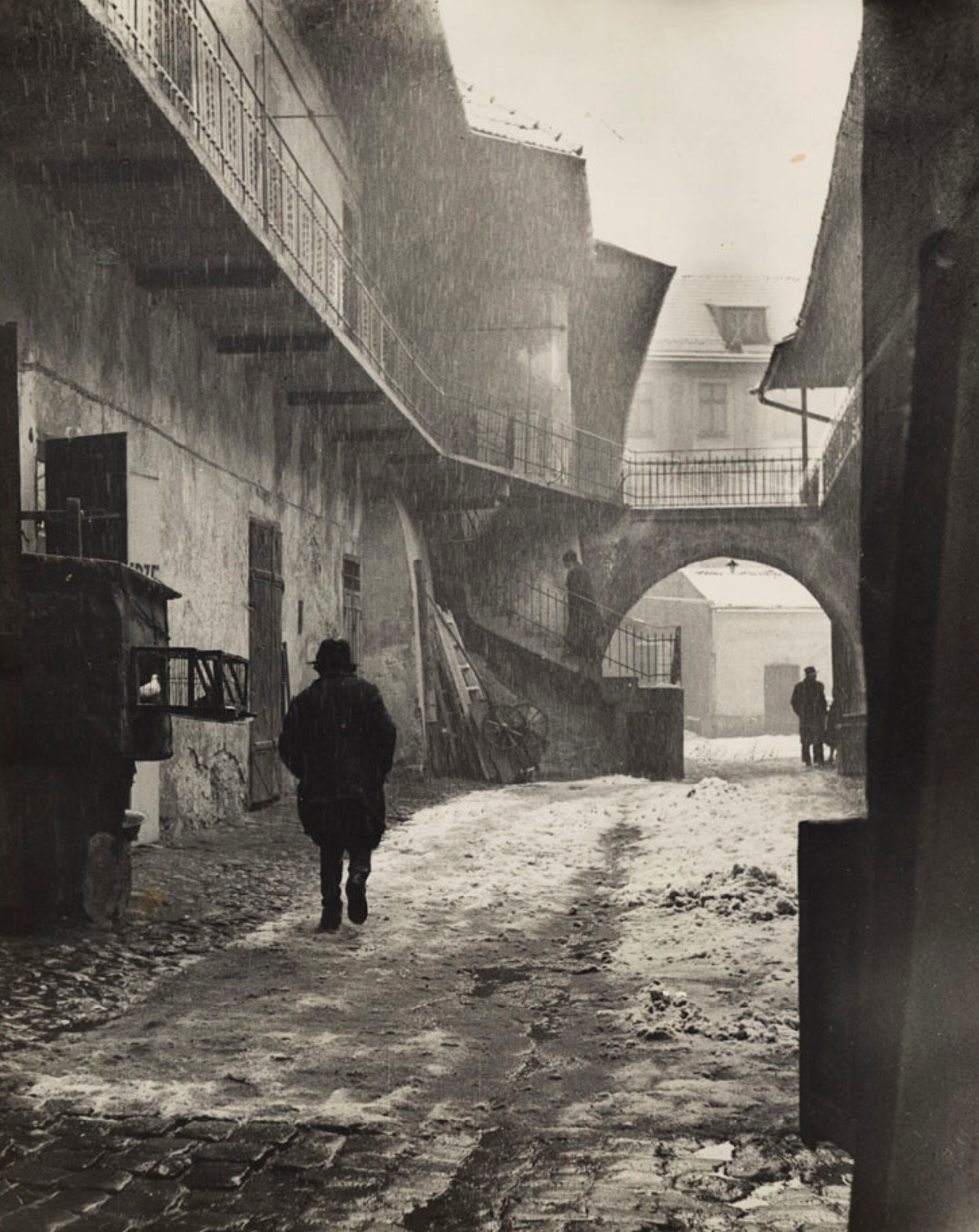 Вход в Казимеж, еврейский район Кракова., ок. 1935-38 гг. Фотограф Роман Вишняк